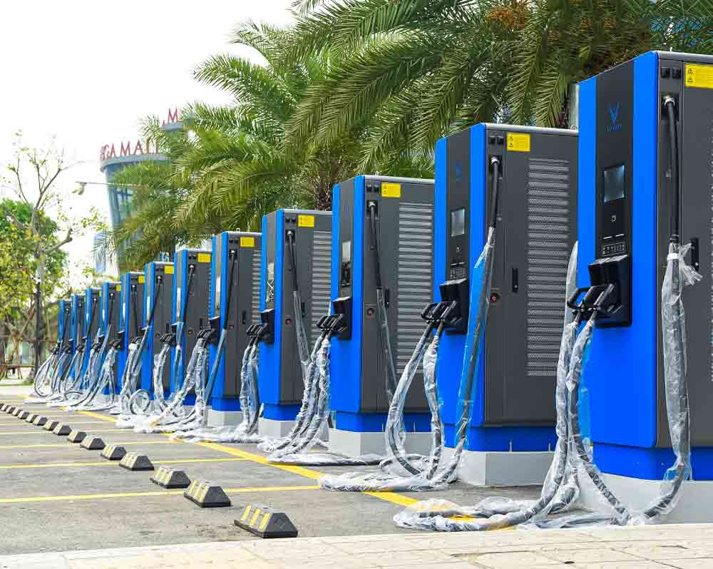 Bộ sạc 7.4kW VinFast tại hệ thống trạm sạc ô tô điện ngoài trời
